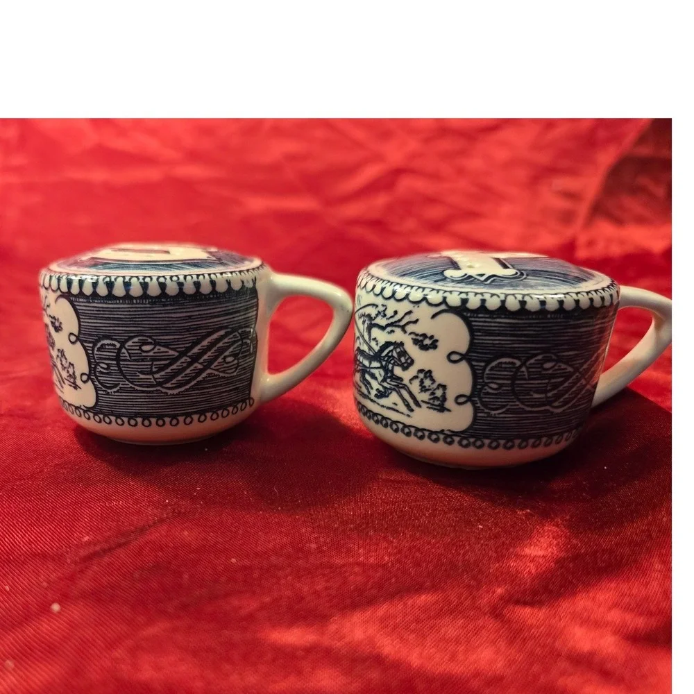 Vintage Blue White Transferware Teacup Salt Pepper Shakers Horse Carriage‎ Cork
